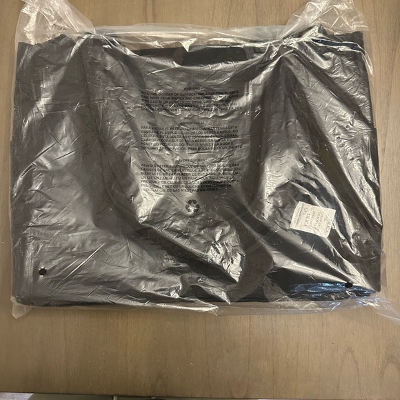 Carhartt Rain Defender Horizontal Zip Tote - Black 16”w X 13”h X 7”d CB0379 - Picture 8 of 9